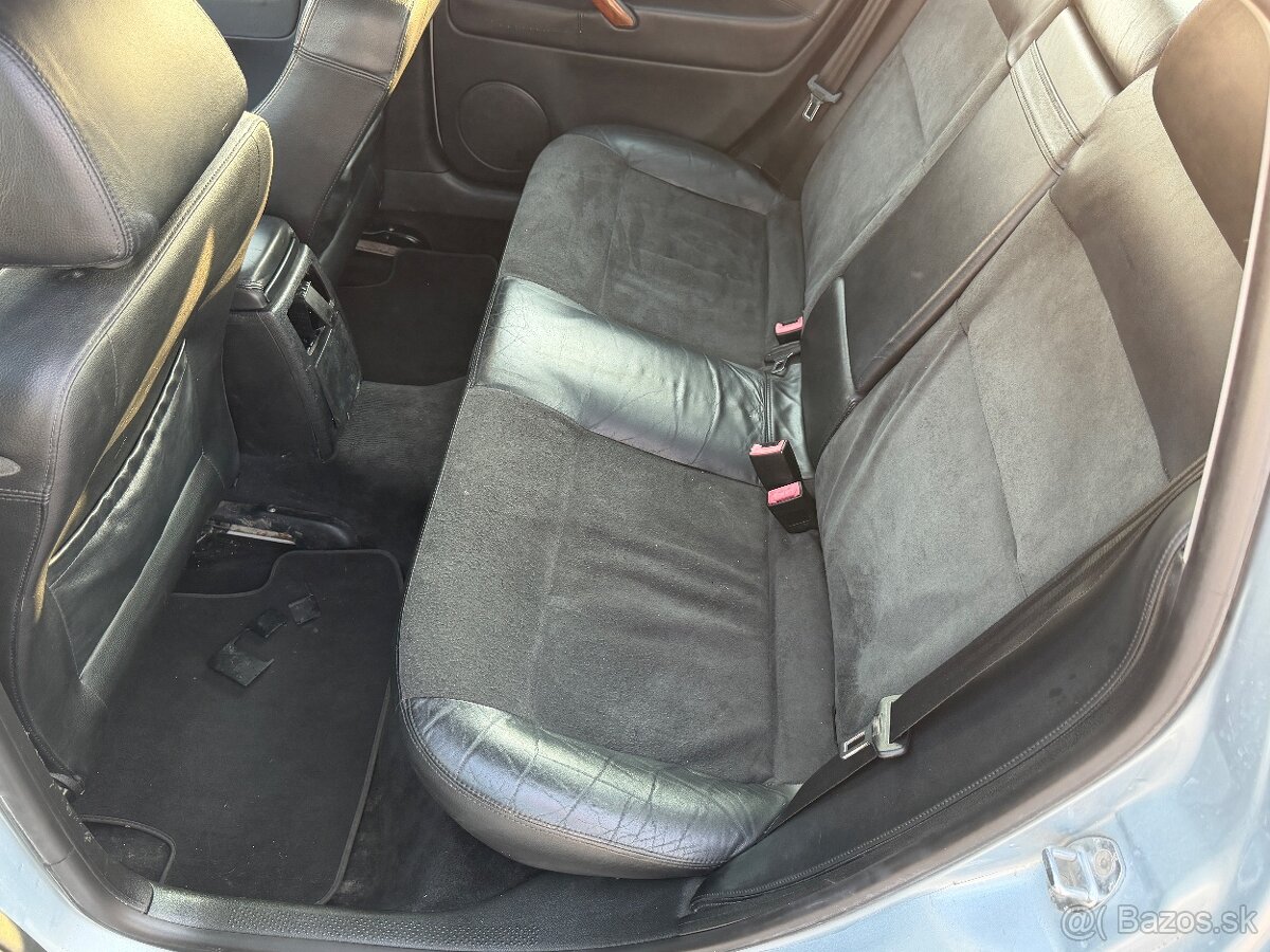 Volkswagen Passat 1,9tdi 96kw HIGHLINE - 11