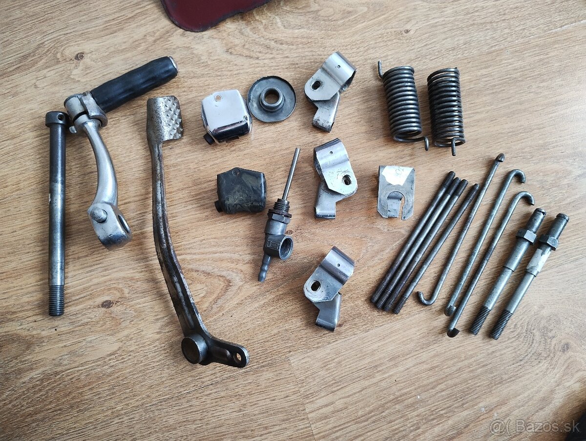 Prodám náhradní diely pro JAWA 550 pařez a jawa 555 - 11