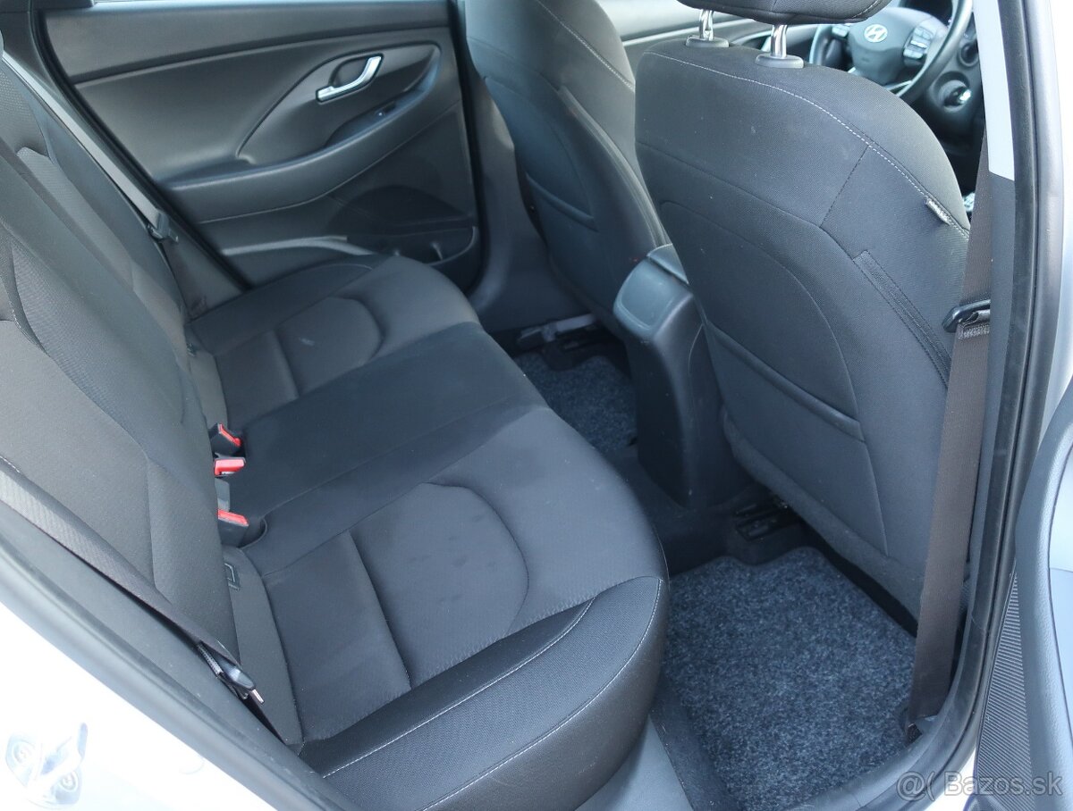 Hyundai i30 Business 2018 1.6CRDi 110k,navigácia,odpočet DPH - 11