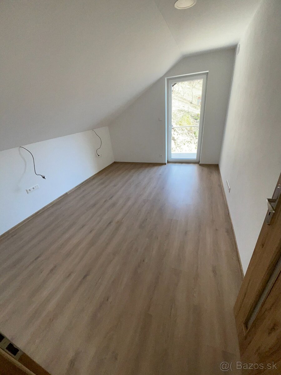 Predám rodinný dom v Počarovej - 11