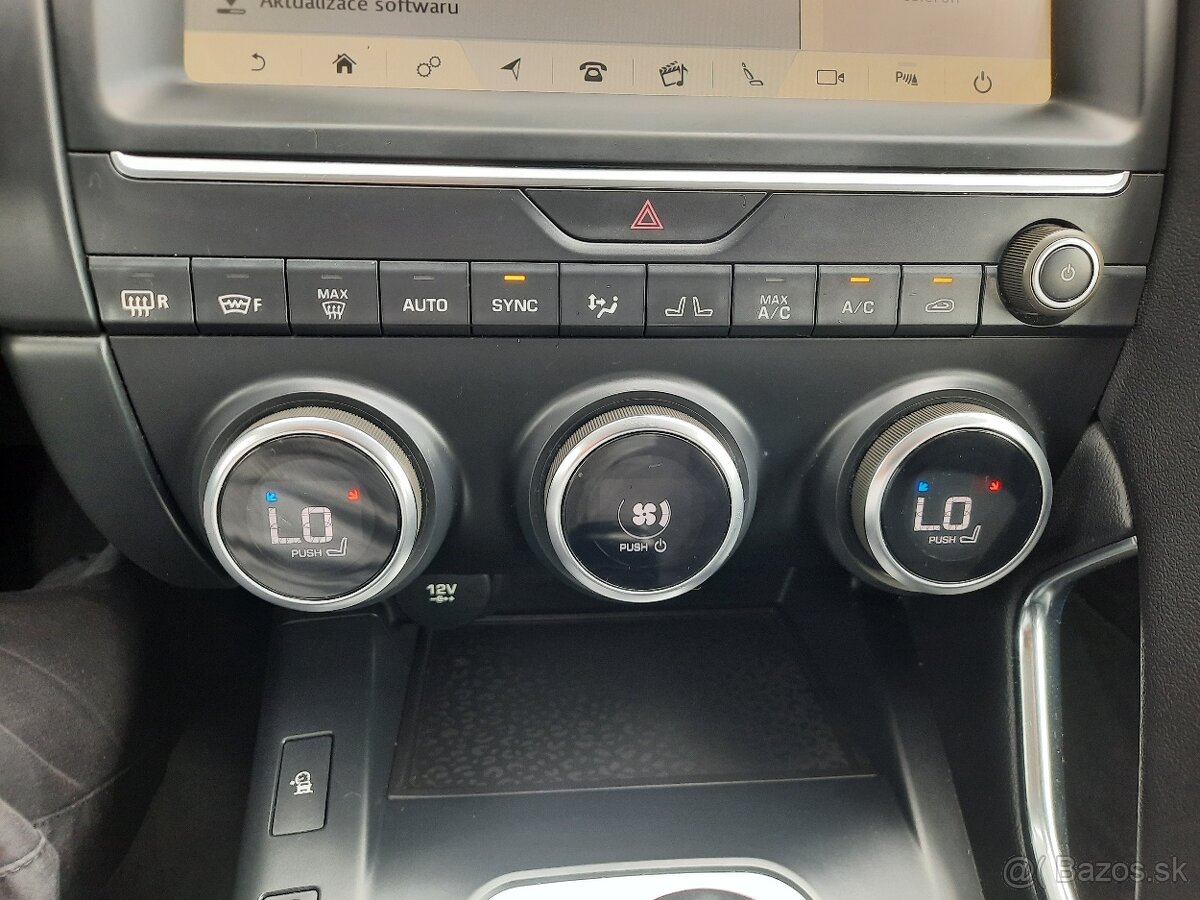 Jaguar E-Pace S AWD 2.0 D 110kW / 150 PS AT/9 4x4 - 11