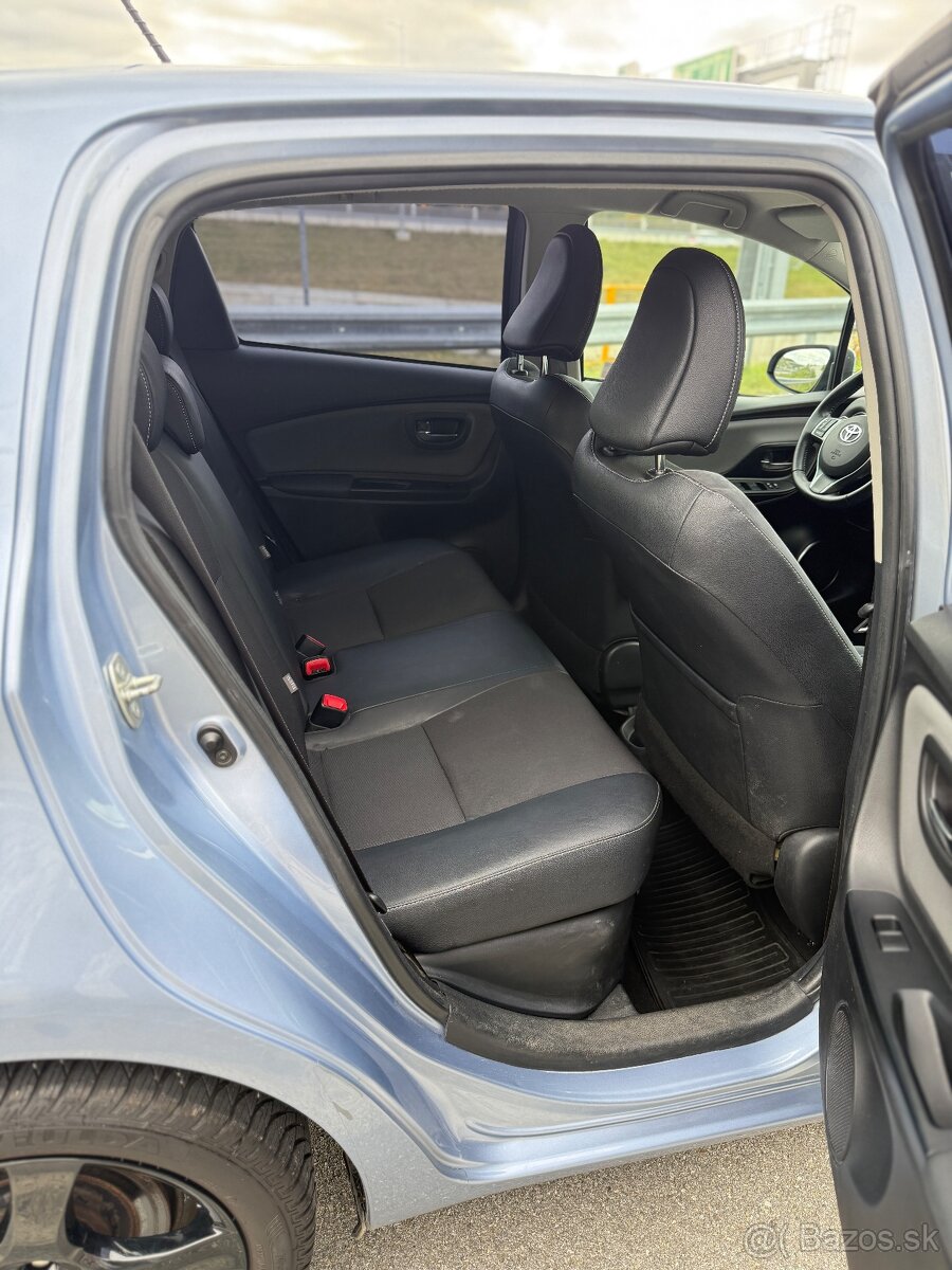 Toyota Yaris 1.5 Hybrid E-CVT - 11