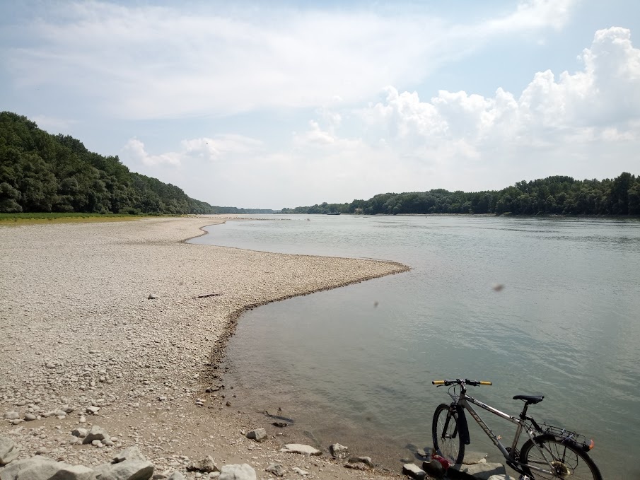 Pozemok 924m2+ garaž 59m2 Medveďov len 60 km od centra BA - 11