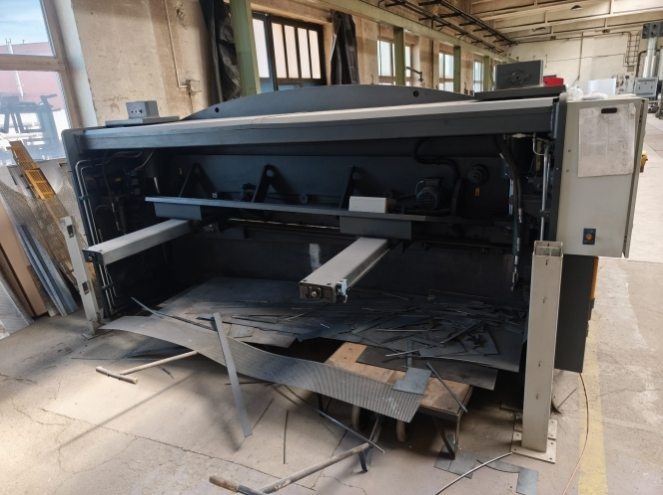 Prodávám Použité CNC tabulové nůžky HACO HSLX 3008, r. v. 20 - 11