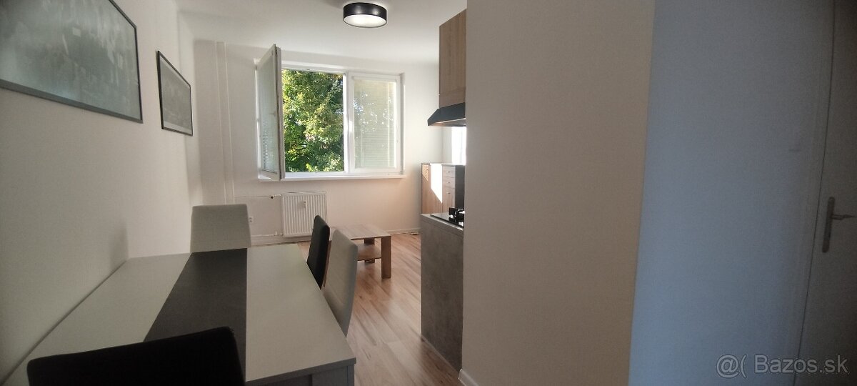 Reprezentatívny, 2. izbový, zariadený byt v TOP lokalite - 11
