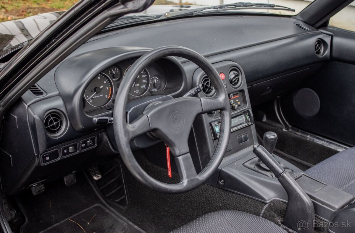 Mazda MX-5 Miata 1,8 benzín - 11