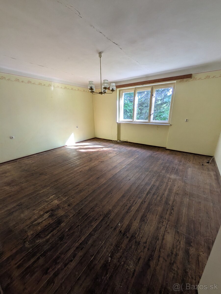 Predaj rodinného domu na polosamote s veľkým pozemkom - 11