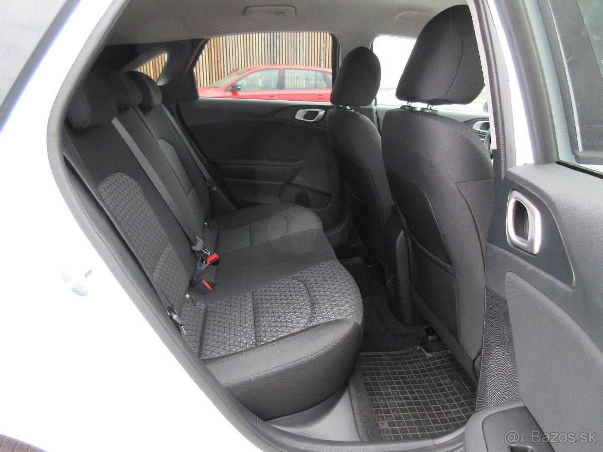 Kia Ceed 1.5 T-GDi odp. DPH 2586km - 11