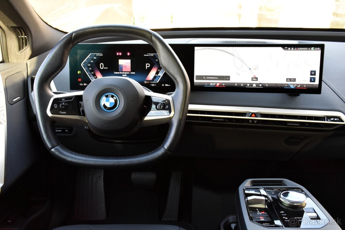 BMW iX xDrive40 PANORAMA ZÁRUKA SR DPH 2023 SOH - 98,5 % - 11
