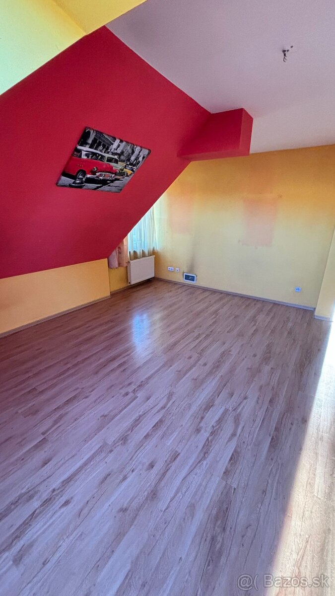 Nadštandardný 6-izbový rodinný dom s veľkou záhradou - 11