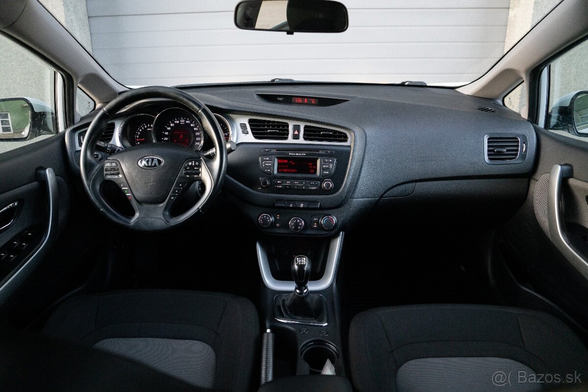 Kia Ceed 1.4i M6, SR - TOP stav - 11