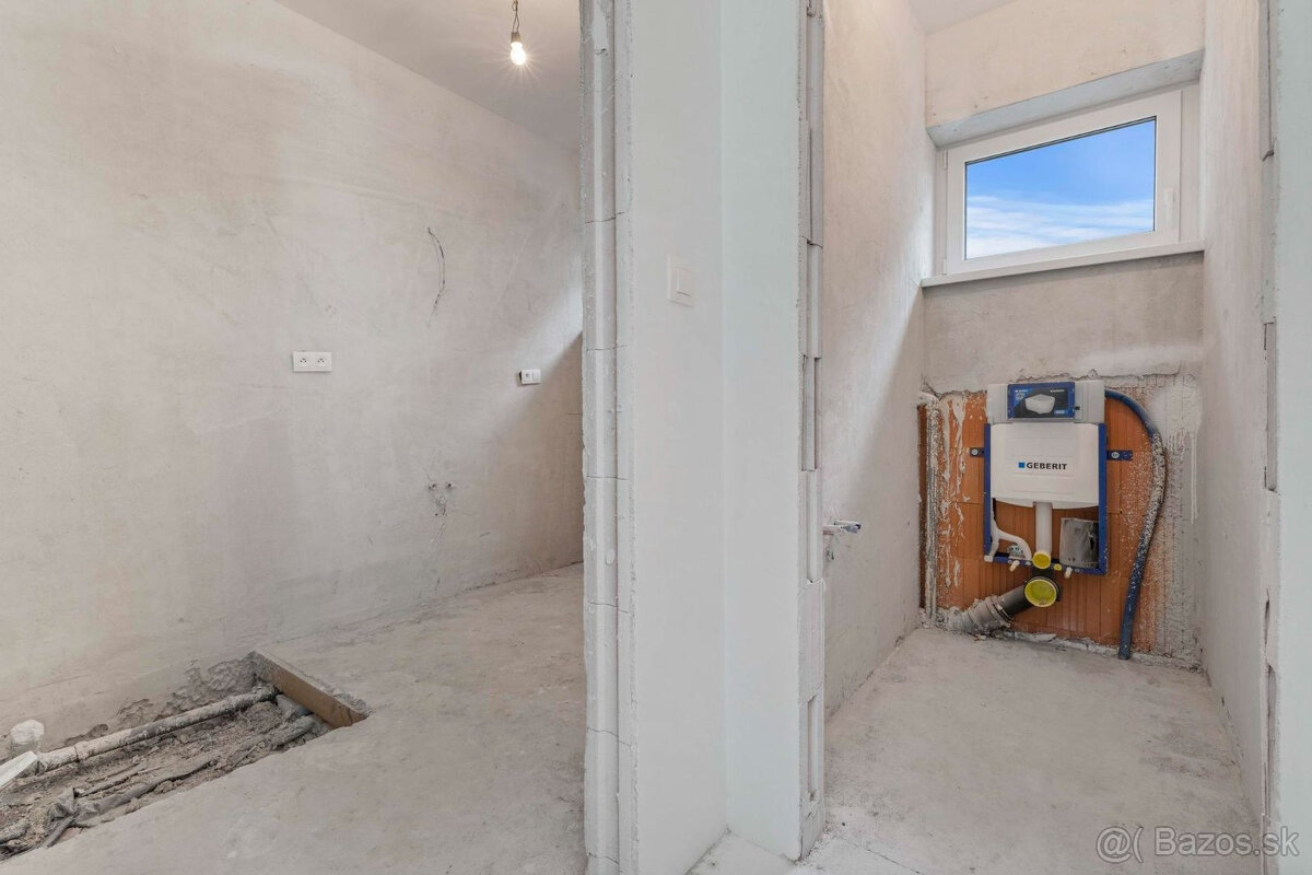 Rodinný dom s dvomi 3 izbovými bytovými jednotkami so záhrad - 11