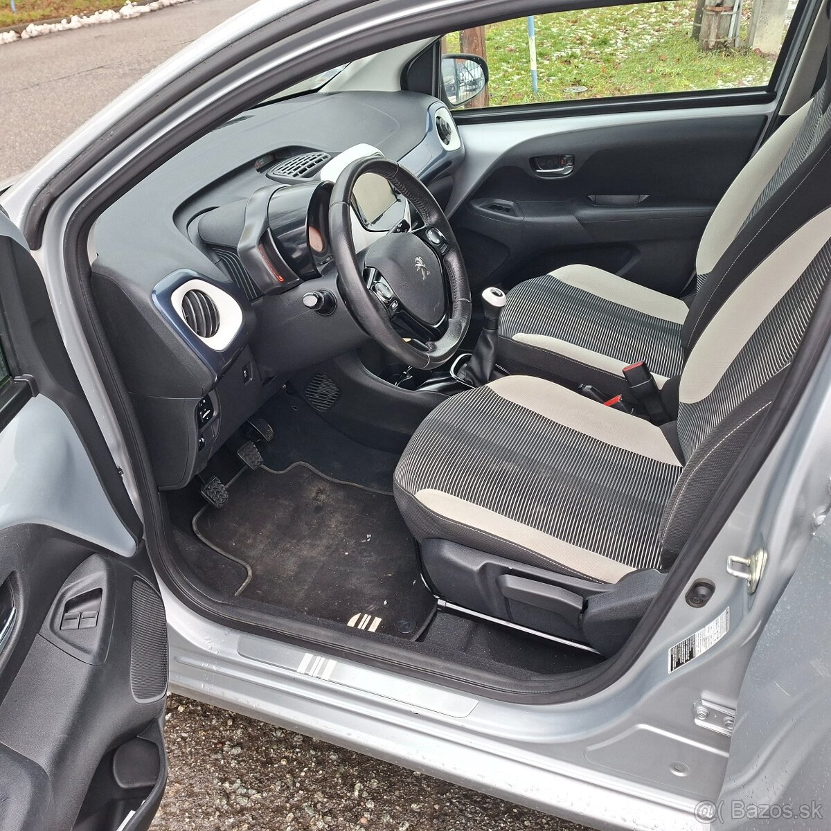 Peugeot 108 1,2 PureTech Allure TOP - 11