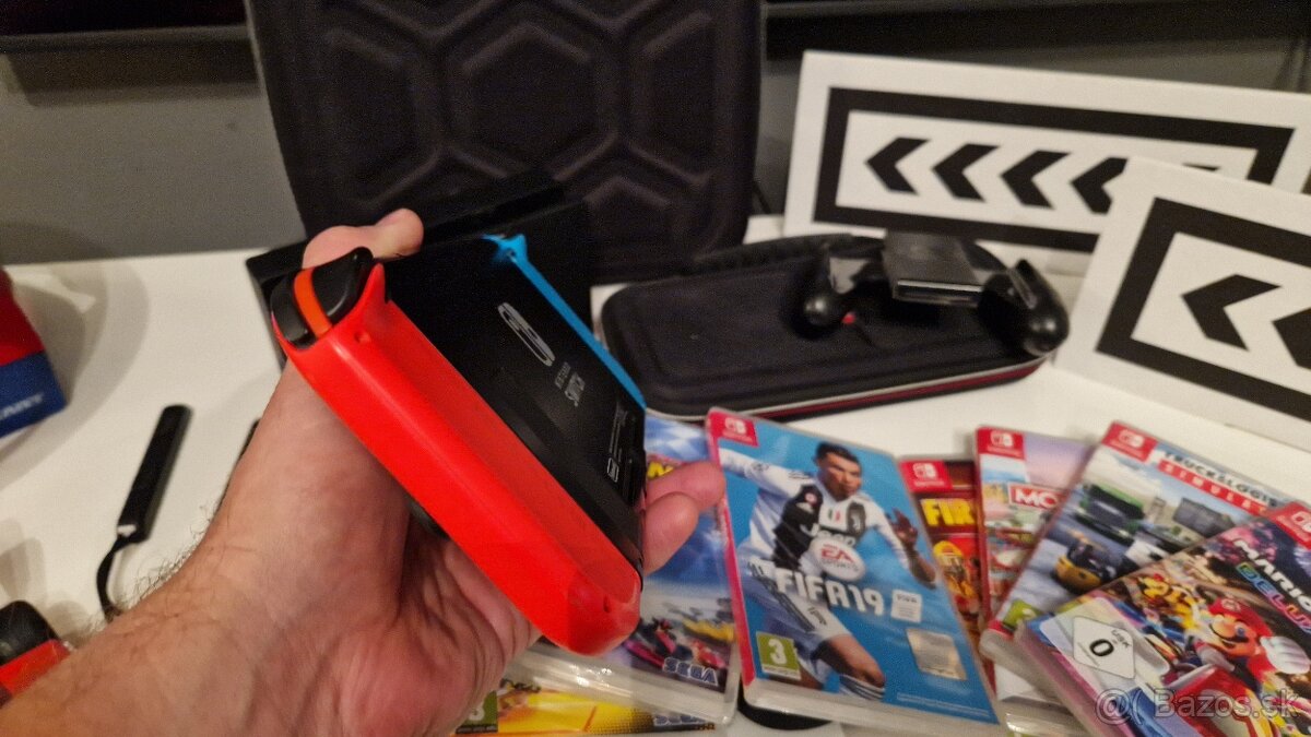 Predám Nintendo Switch + volant Mario Kart - 11