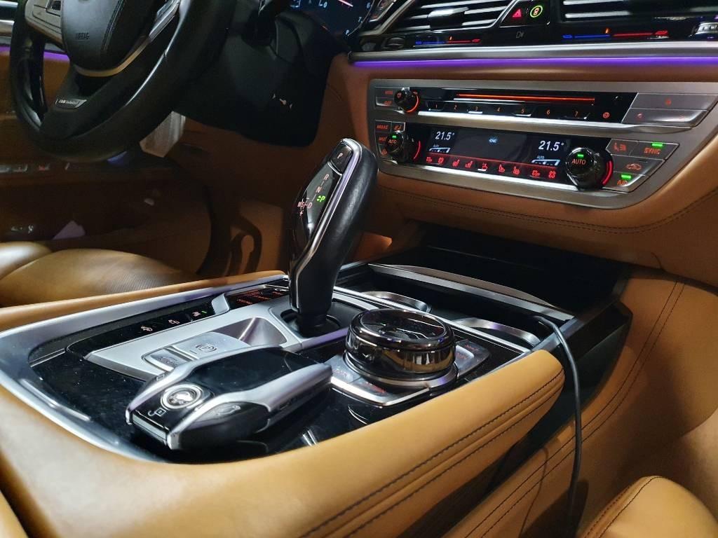 🔥 BMW 750Li xDrive INDIVIDUAL V8 MAX VÝBAVA 🔥 - 11