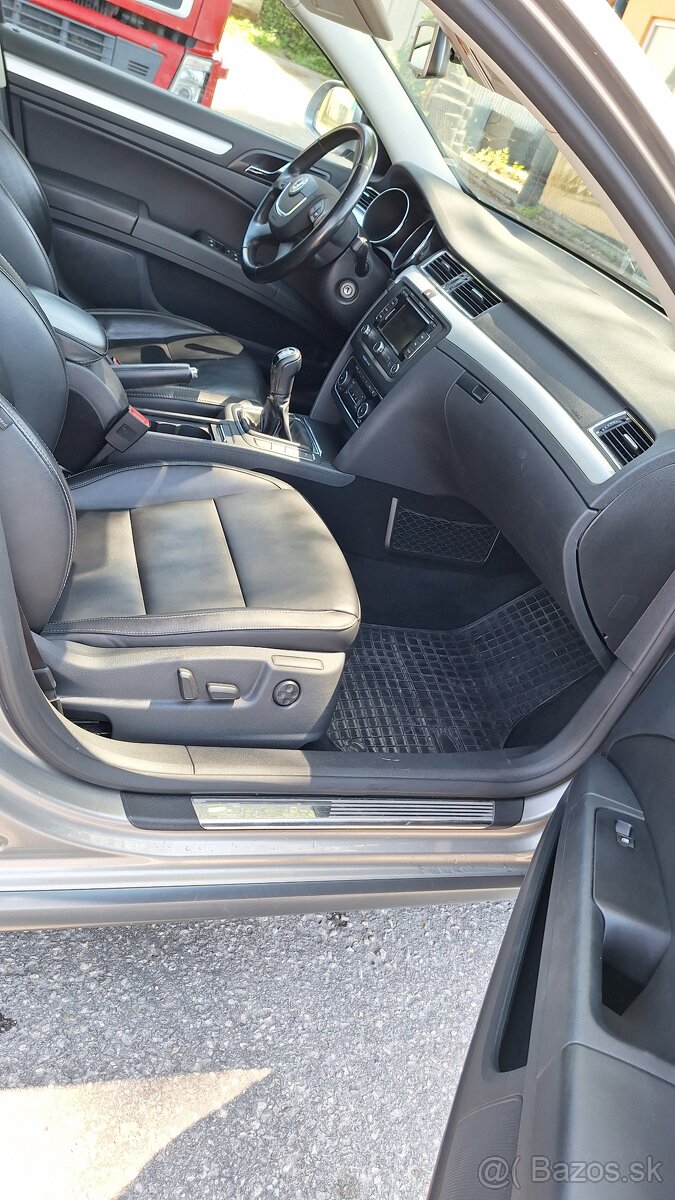 ŠKODA SUPERB COMBI 2.0 TDI - 11