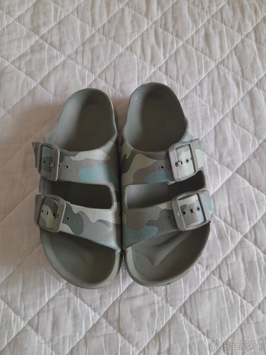 Tenisky, hálovky a šľapky - 11