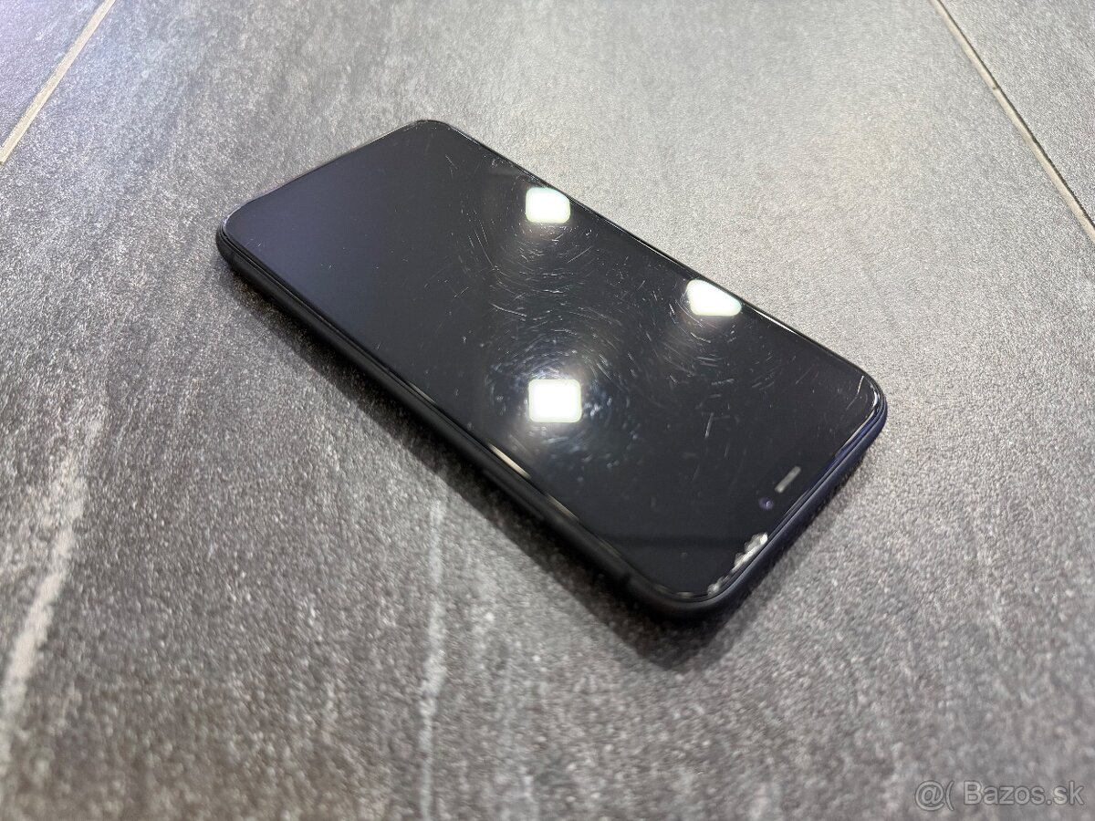 Apple iPhone 11 64 GB Black - 11