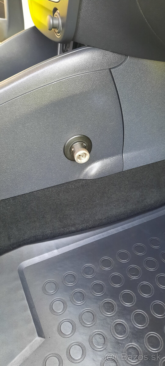 Predám Renault Fluence 1,6 benzín, ročník 2011 - 11