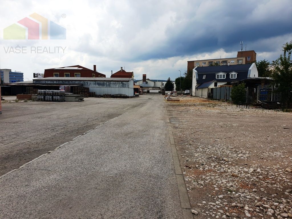 Na predaj priemyselný areál s výmerou 11 000 m² a montova - 11