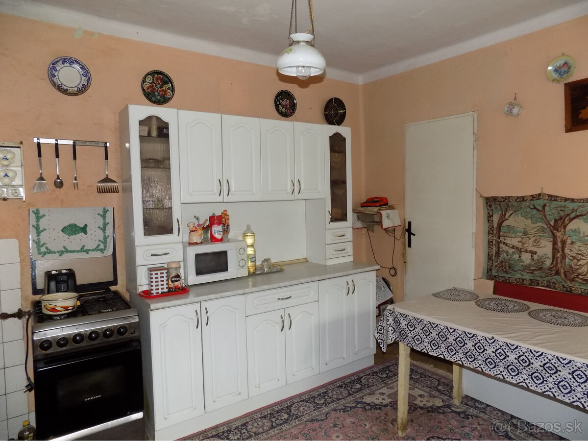 Tehlový 3 izb. dom v obľúbenej vinohradnickej obci Strekov p - 11