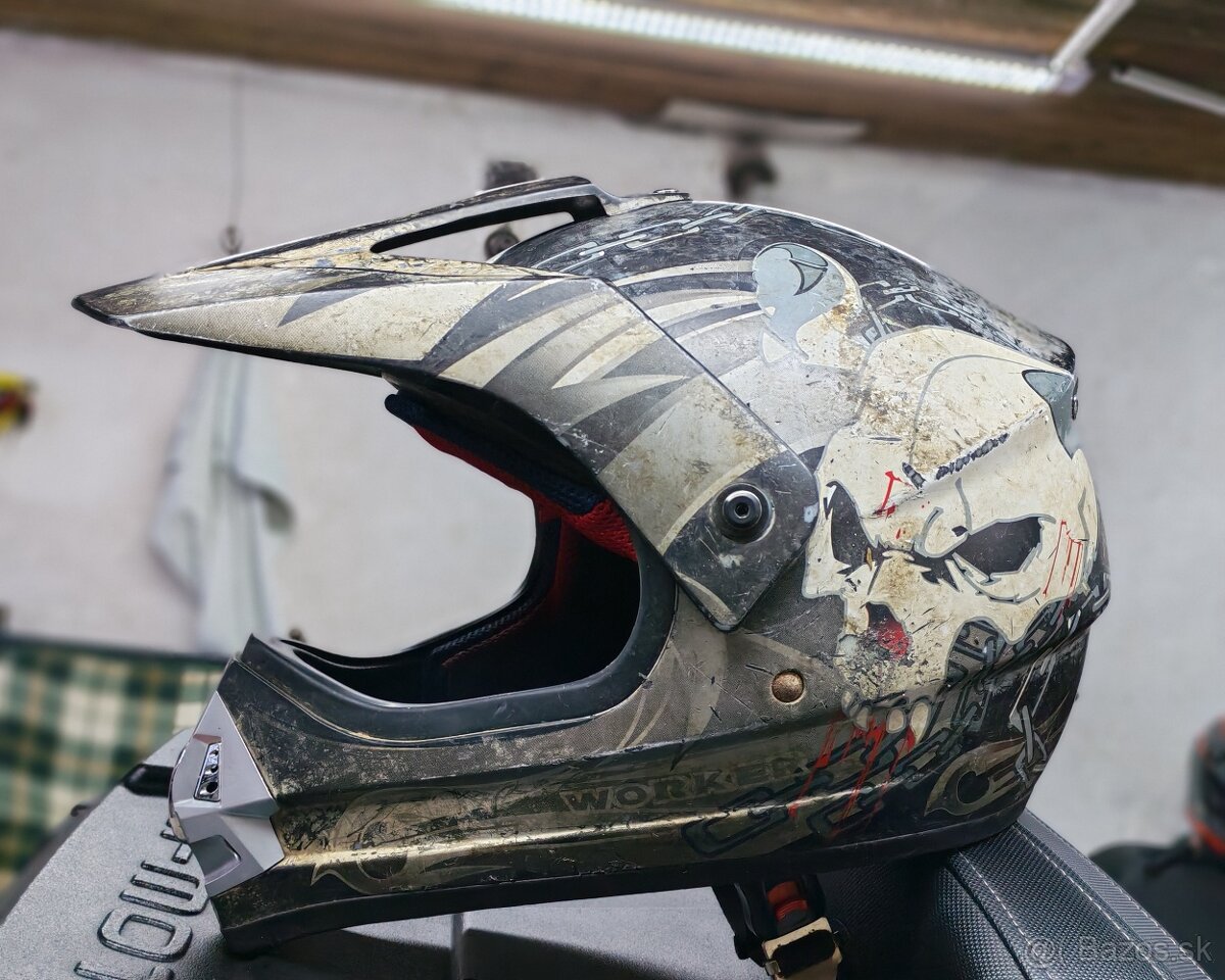 Použité prilby - 11