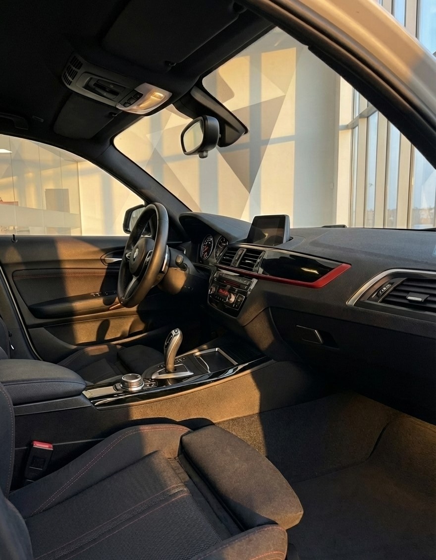 BMW rad 1 118i 2018 Sport line Shadow AT - 11