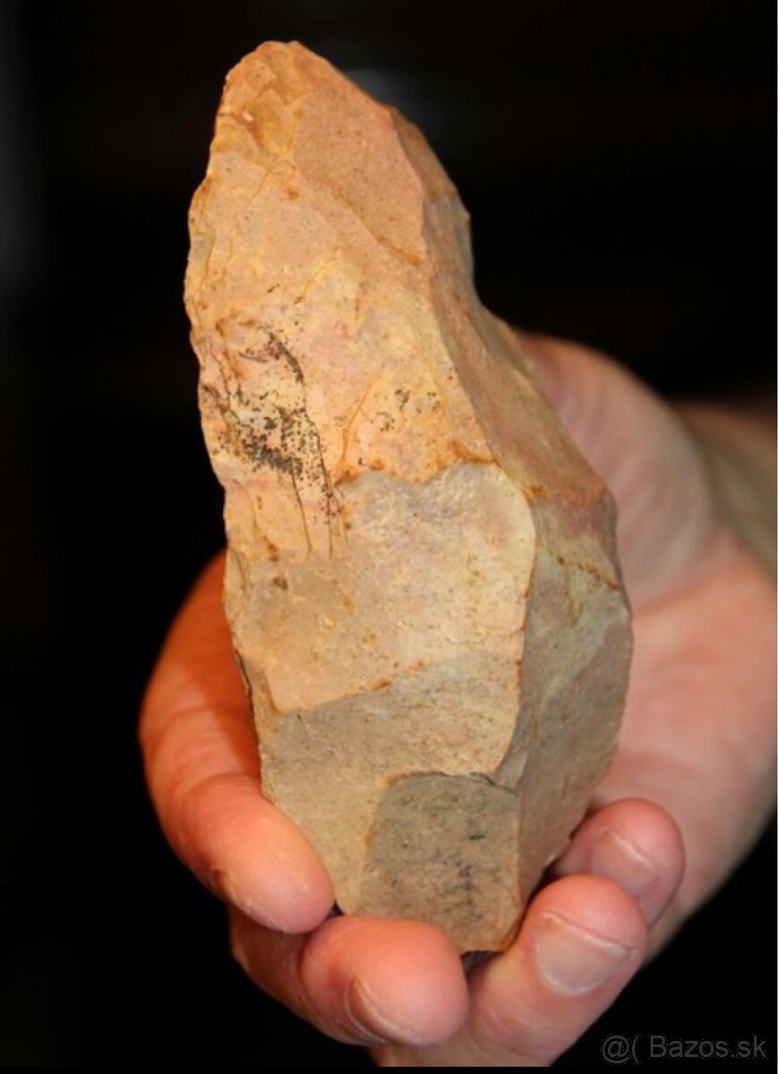 Neolitická kamenná motyka (sekera) – cca 4000 pred n. l. - 11