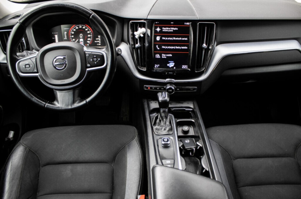 Volvo XC60 D4 Momentum, 140kW (2019) - 11