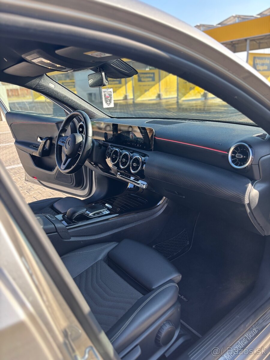 🚗 Mercedes-Benz A180d Sedan • 2019 • TOP stav • - 11