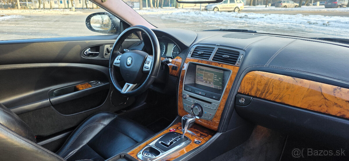 Jaguár XK 4.2 V8 - 11