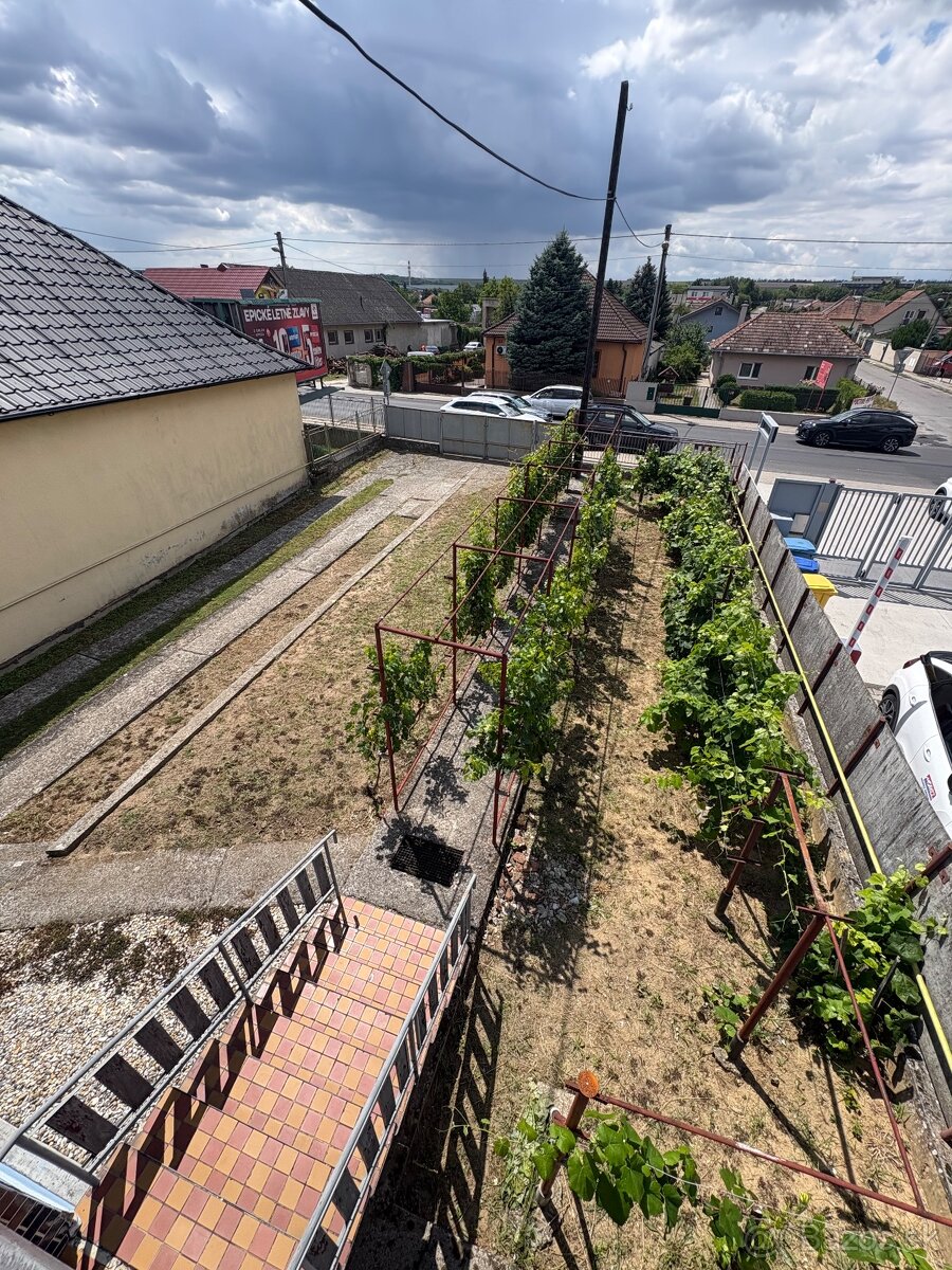 NA PREDAJ RODINNÝ DOM S MOŽNOSŤOU PRESTAVBY NA FIRMU - NITRA - 11