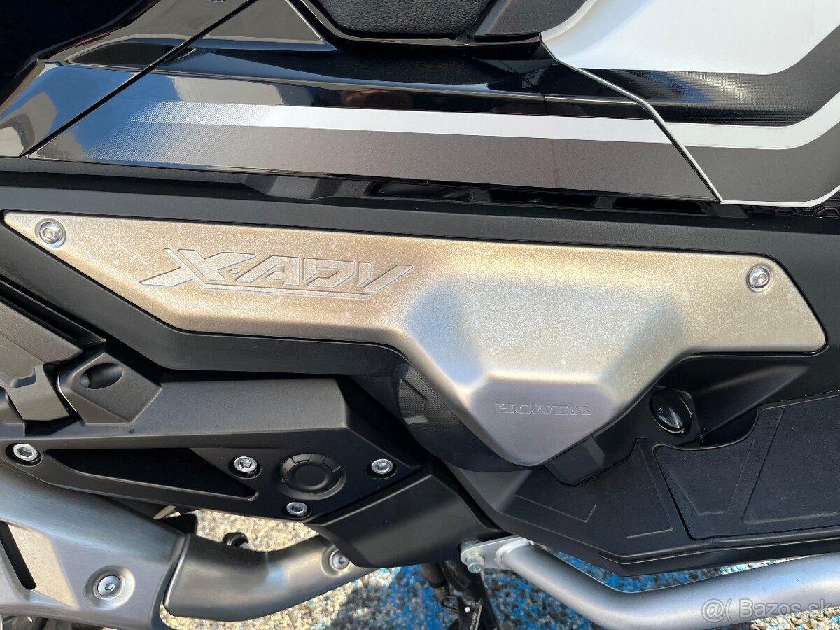Honda X-ADV 750 - 11