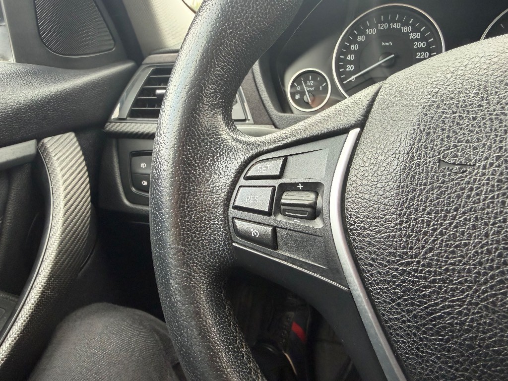 BMW Rad 3 Touring 320d xDrive A/T - 11