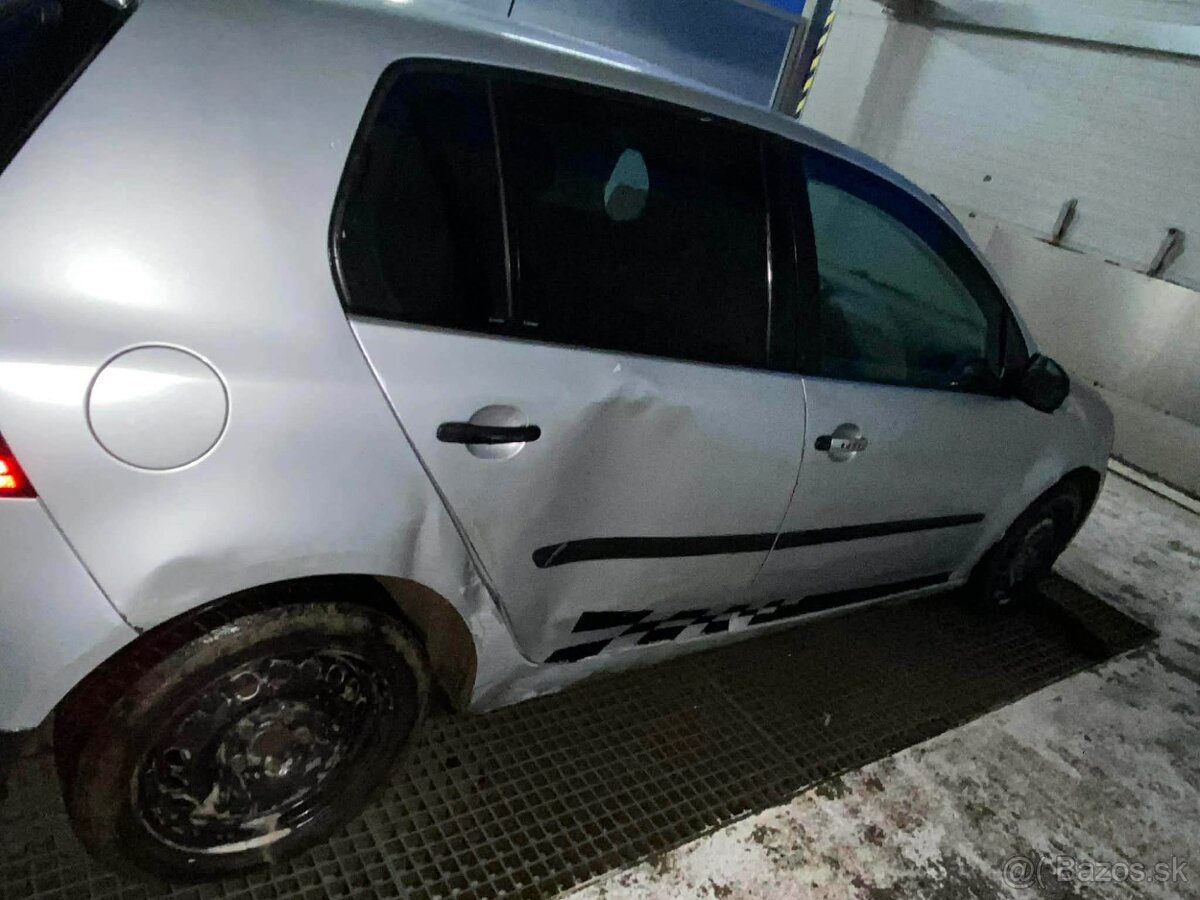 Predám Volkswagen Golf V 1.4 55kw - 11