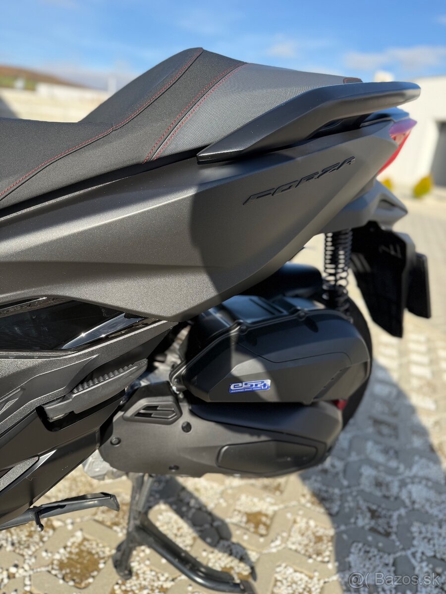 Honda Forza 125 SE - 11