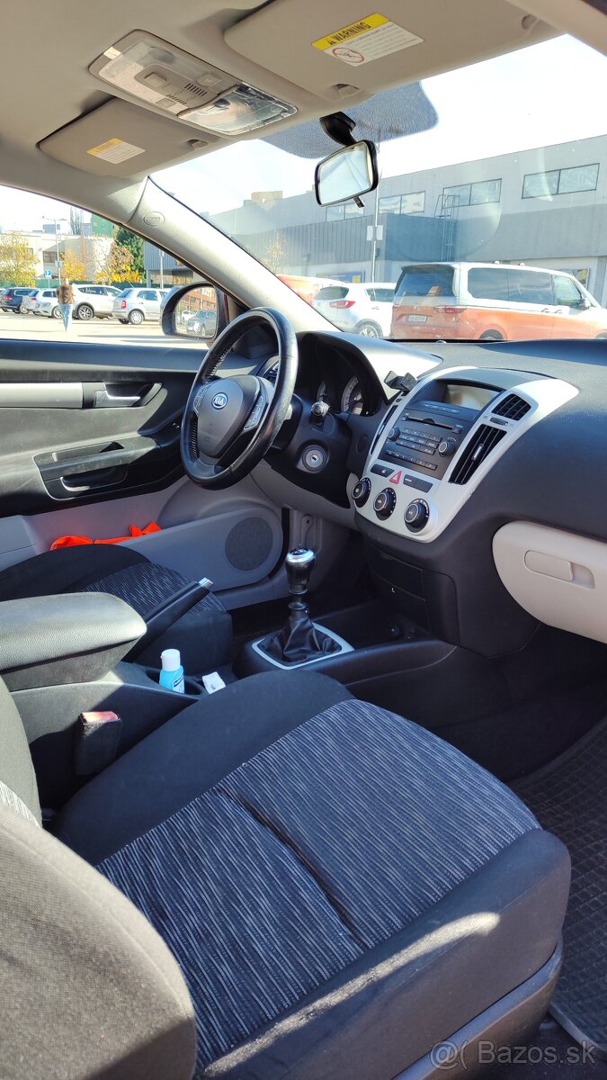 Kia ProCeed 1.4, nová STK a EK, 186 000 km - 11