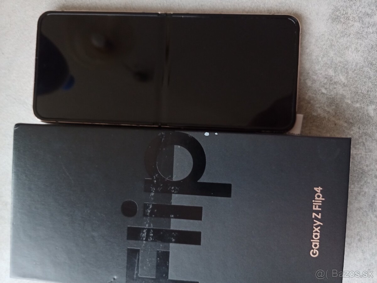 Samsung Galaxy Z Flip 4 - 11