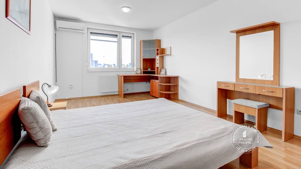 AXIS REAL | 2i byt - tehla, pivnica pri byte, parking, Sv. V - 11