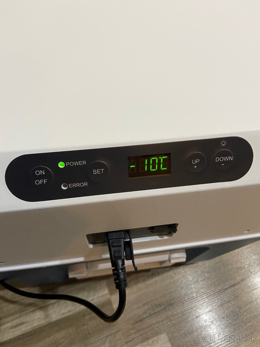 Predám kompresorovú autochladničku Mobicool MCF60 - 11