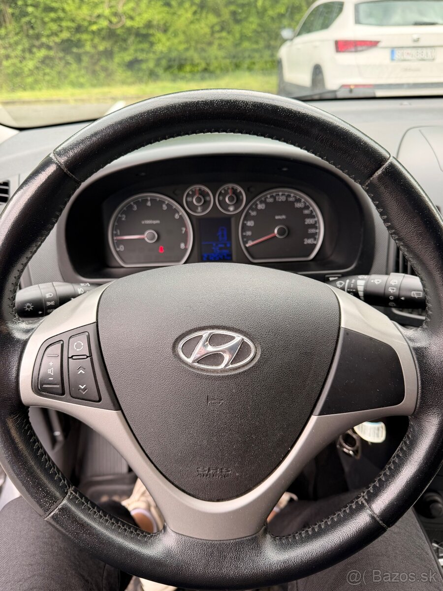 Hyundai i30 1.4 benzín + LPG - 11