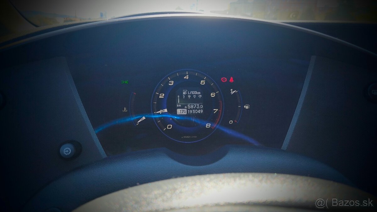 Honda Civic 8g 1.4 73kw - 11