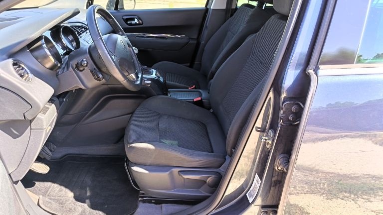Peugeot 5008 2.0 HDi 110kW - 11