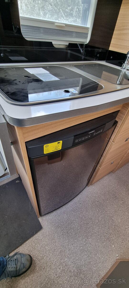 ZNÍŽENÁ CENA Predám autokaravan Dethleffs 6m, do 3,5t - 11