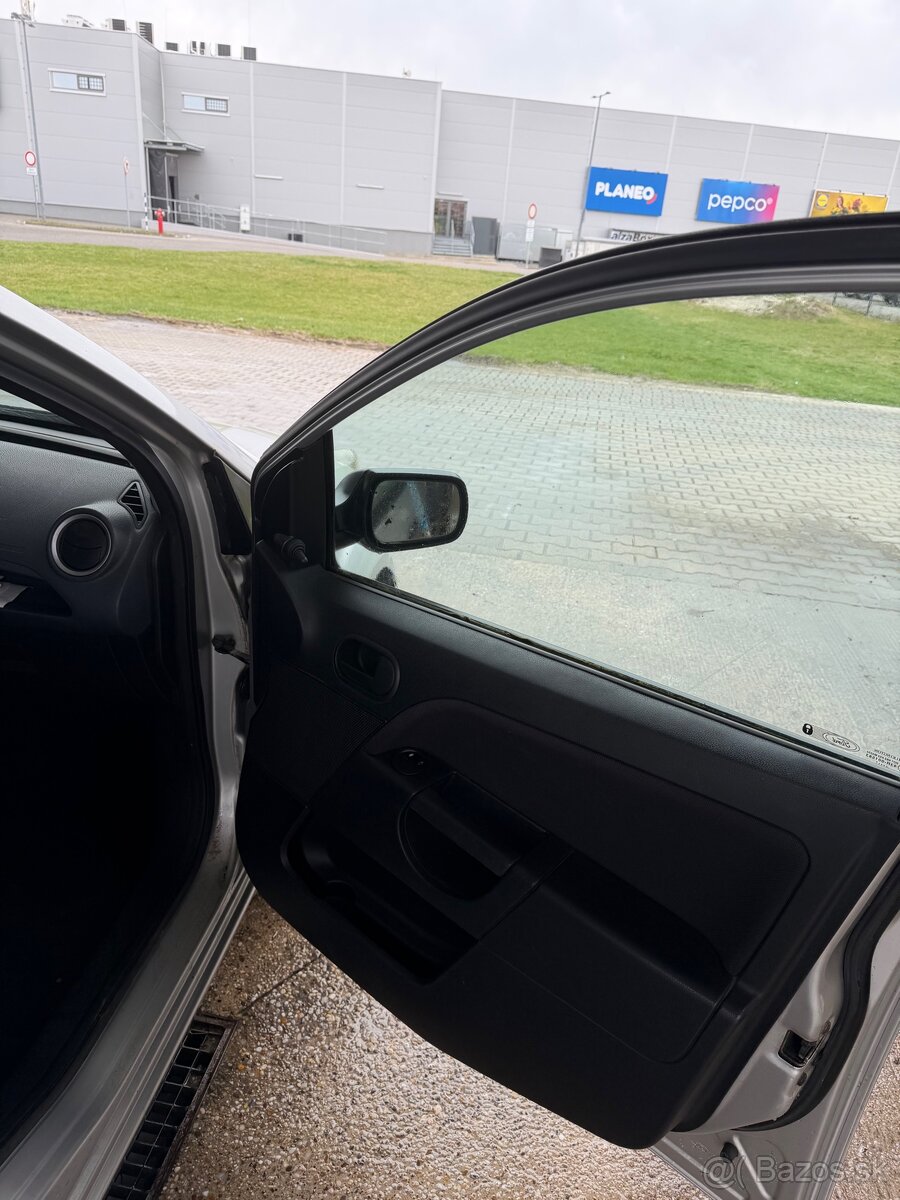 Ford fiesta 1.4 - Nafta - 11