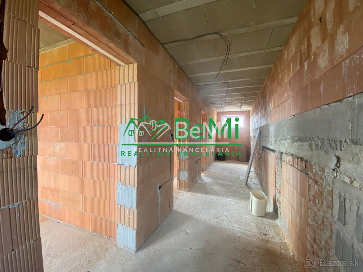 „ pod ZOBOROM“ Nitrianske Hrnčiarovce rodinný dom hrubá stav - 11