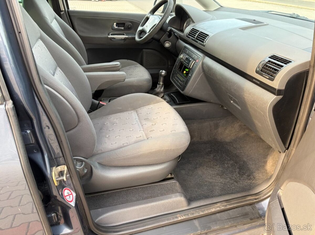 Volkswagen Sharan 1.9 TDi 7 míst - 11
