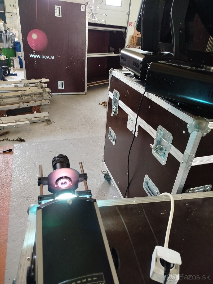 Predám projektor Clay Paky DIA - 11