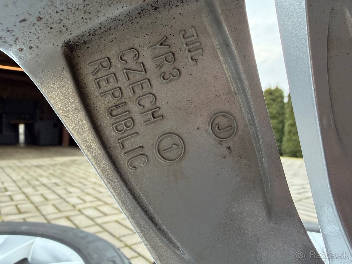 Škoda Superb Ronal 215/55 R17 - 11