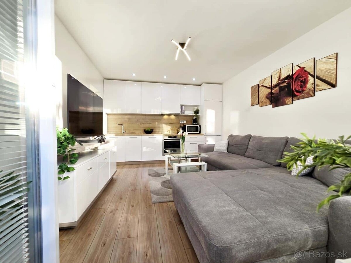 Moderný 2,5-izb byt 50m² + Loggia, CENTRUM-JUH, Južná trieda - 11